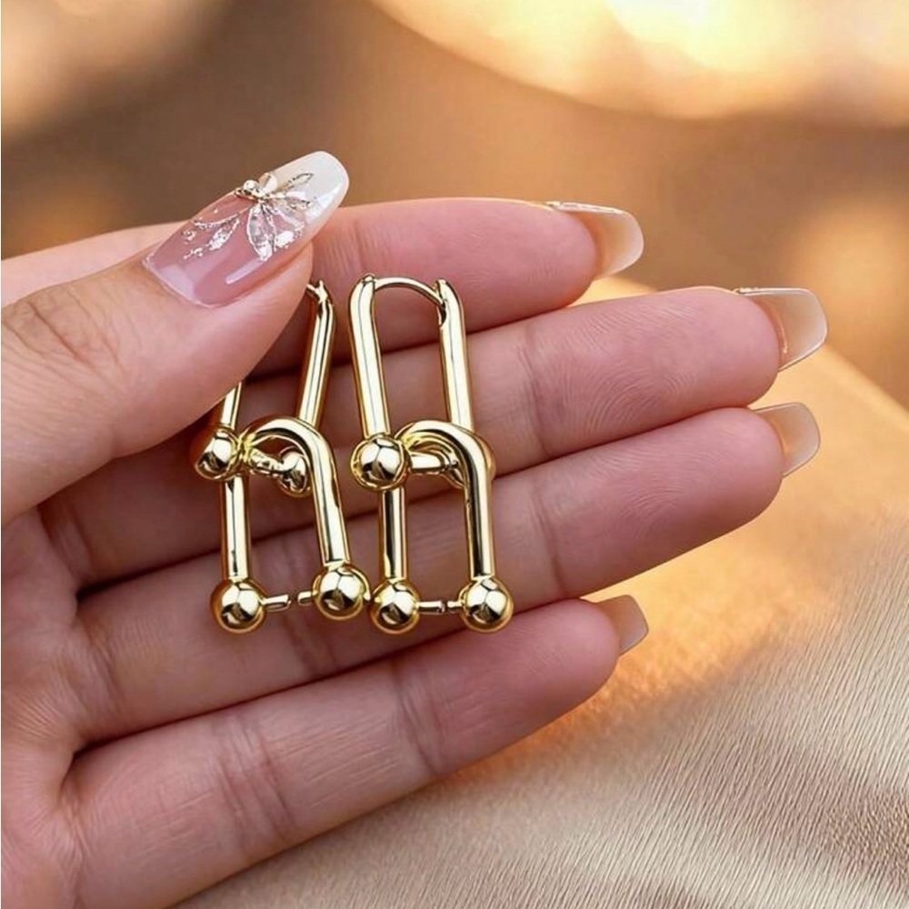 πππ3 for 12$πππElegant Gold Geometric Earrings - Picture 2 of 5